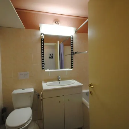 Les Serbes 2p Ret29 * Cannes