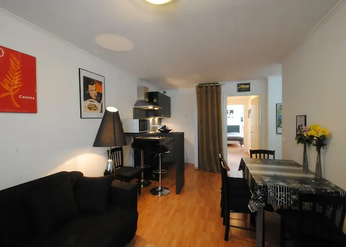 Les Serbes 2p Ret29 Διαμέρισμα